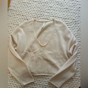 Aritzia Luxe Cashmere V Neck Sweater
